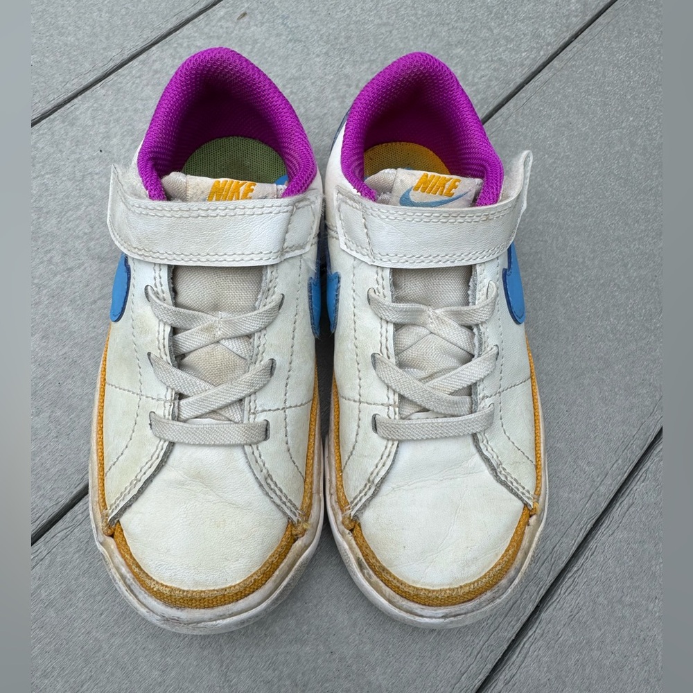 Nike Court Legacy